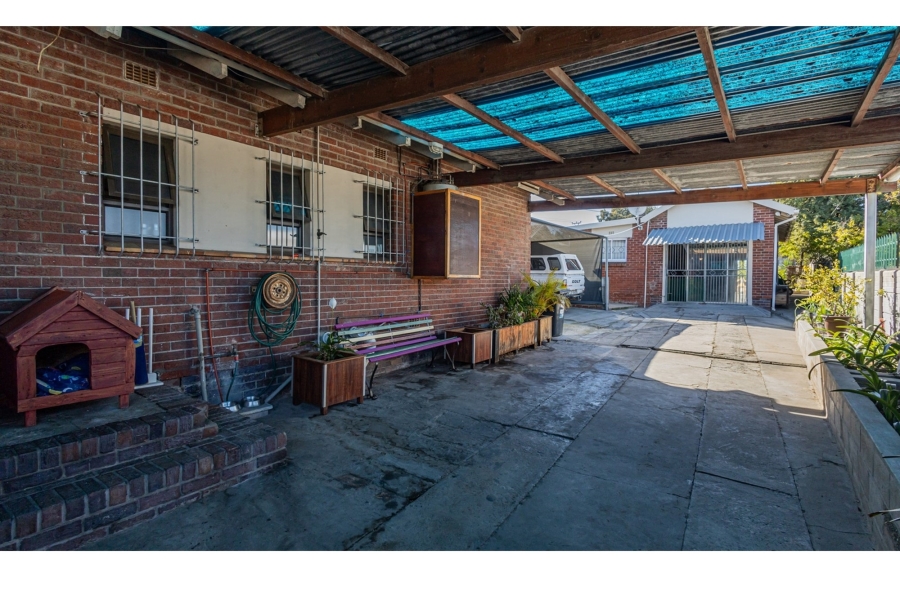 5 Bedroom Property for Sale in Avondale Western Cape